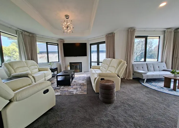 Wai Ata Lakeside Retreat - Holiday home
