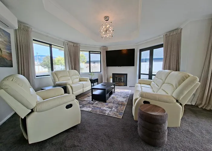 Wai Ata Lakeside Retreat - Holiday home