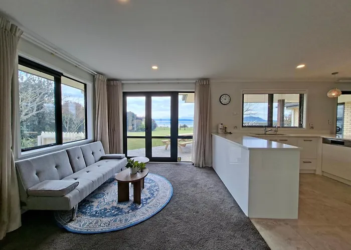 Wai Ata Lakeside Retreat - Holiday home *