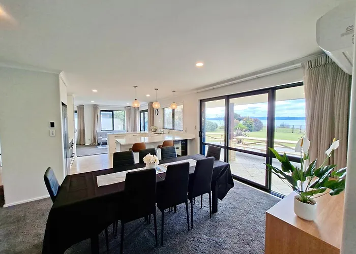 Wai Ata Lakeside Retreat - *