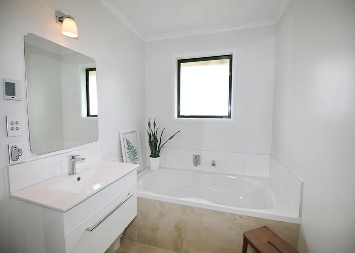 Wai Ata Lakeside Retreat - *