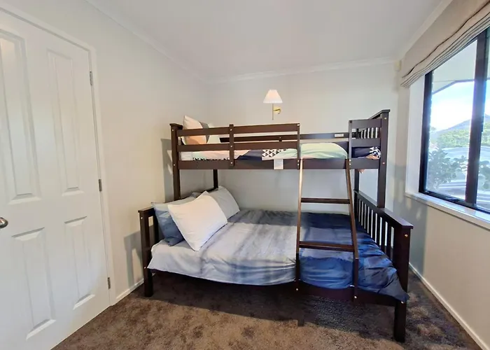 Wai Ata Lakeside Retreat - Holiday home